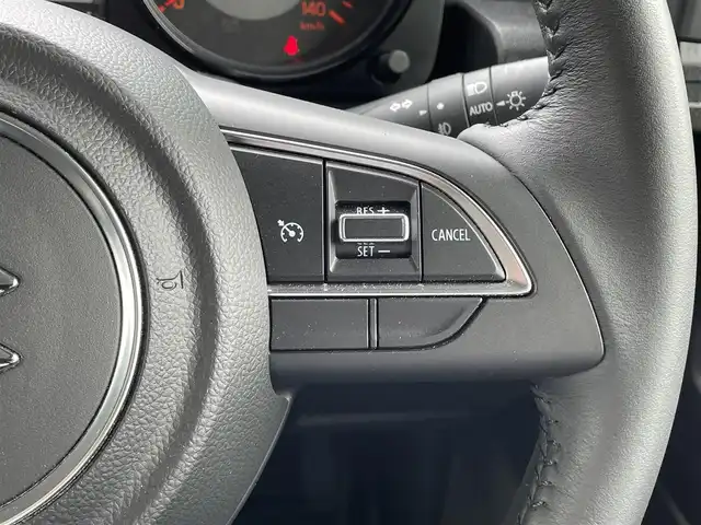 スズキ ジムニー XC 愛知県 2024(令6)年 0.5万km ミディアムグレー 4WD/ワンオーナー/アルパインナビ（9インチ）/AM/FM/SD/DVD/フルセグ/BT/HDMI/バックカメラ/衝突軽減/クルーズコントロール/オートハイビーム/レーンキープ/ダウンヒルアシストコントロール/ヒートシーター/スマートキー２/LED/フォグランプ/取説/保証書