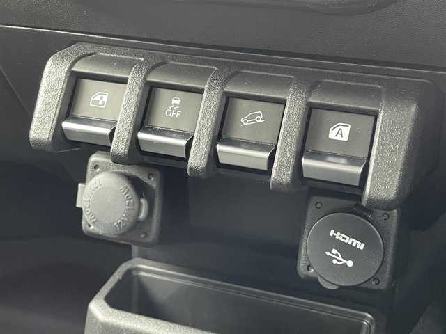 スズキ ジムニー XC 愛知県 2024(令6)年 0.5万km ミディアムグレー 4WD/ワンオーナー/アルパインナビ（9インチ）/AM/FM/SD/DVD/フルセグ/BT/HDMI/バックカメラ/衝突軽減/クルーズコントロール/オートハイビーム/レーンキープ/ダウンヒルアシストコントロール/ヒートシーター/スマートキー２/LED/フォグランプ/取説/保証書
