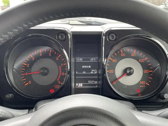 スズキ ジムニー XC 愛知県 2024(令6)年 0.5万km ミディアムグレー 4WD/ワンオーナー/アルパインナビ（9インチ）/AM/FM/SD/DVD/フルセグ/BT/HDMI/バックカメラ/衝突軽減/クルーズコントロール/オートハイビーム/レーンキープ/ダウンヒルアシストコントロール/ヒートシーター/スマートキー２/LED/フォグランプ/取説/保証書