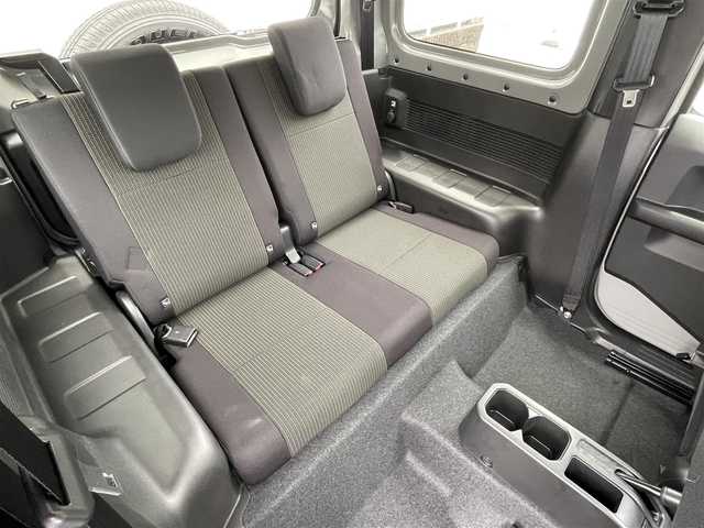 スズキ ジムニー XC 愛知県 2024(令6)年 0.5万km ミディアムグレー 4WD/ワンオーナー/アルパインナビ（9インチ）/AM/FM/SD/DVD/フルセグ/BT/HDMI/バックカメラ/衝突軽減/クルーズコントロール/オートハイビーム/レーンキープ/ダウンヒルアシストコントロール/ヒートシーター/スマートキー２/LED/フォグランプ/取説/保証書