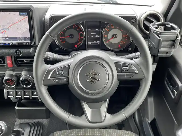 スズキ ジムニー XC 愛知県 2024(令6)年 0.5万km ミディアムグレー 4WD/ワンオーナー/アルパインナビ（9インチ）/AM/FM/SD/DVD/フルセグ/BT/HDMI/バックカメラ/衝突軽減/クルーズコントロール/オートハイビーム/レーンキープ/ダウンヒルアシストコントロール/ヒートシーター/スマートキー２/LED/フォグランプ/取説/保証書