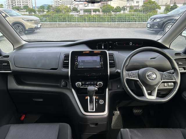 日産 セレナ ハイウェイスター Vセレクション 沖縄県 2017(平29)年 6.6万km ブリリアントホワイトパール 県外仕入　/禁煙車　　/純正７型ナビ　ＡＭ／ＦＭ／ＣＤ／ＤＶＤ／ＢＴ　/両側パワスラ　/バックモニター　/後席モニター　/フルセグＴＶ　/衝突軽減　/クルコン　/ドラレコ　/純正１６ＡＷ　/純正フロアマット/オートライト