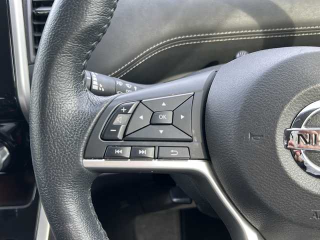 日産 セレナ ハイウェイスター Vセレクション 沖縄県 2017(平29)年 6.6万km ブリリアントホワイトパール 県外仕入　/禁煙車　　/純正７型ナビ　ＡＭ／ＦＭ／ＣＤ／ＤＶＤ／ＢＴ　/両側パワスラ　/バックモニター　/後席モニター　/フルセグＴＶ　/衝突軽減　/クルコン　/ドラレコ　/純正１６ＡＷ　/純正フロアマット/オートライト