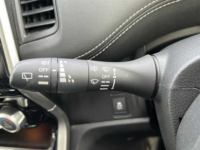 日産 セレナ ハイウェイスター Vセレクション 沖縄県 2017(平29)年 6.6万km ブリリアントホワイトパール 県外仕入　/禁煙車　　/純正７型ナビ　ＡＭ／ＦＭ／ＣＤ／ＤＶＤ／ＢＴ　/両側パワスラ　/バックモニター　/後席モニター　/フルセグＴＶ　/衝突軽減　/クルコン　/ドラレコ　/純正１６ＡＷ　/純正フロアマット/オートライト