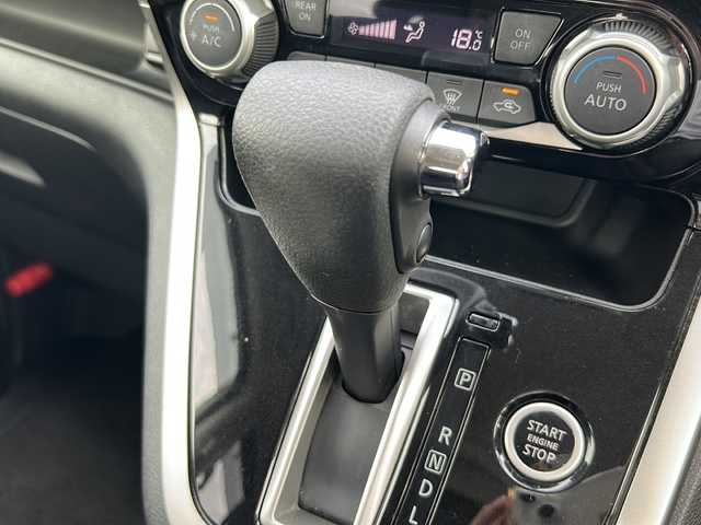 日産 セレナ ハイウェイスター Vセレクション 沖縄県 2017(平29)年 6.6万km ブリリアントホワイトパール 県外仕入　/禁煙車　　/純正７型ナビ　ＡＭ／ＦＭ／ＣＤ／ＤＶＤ／ＢＴ　/両側パワスラ　/バックモニター　/後席モニター　/フルセグＴＶ　/衝突軽減　/クルコン　/ドラレコ　/純正１６ＡＷ　/純正フロアマット/オートライト