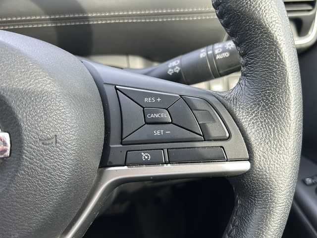 日産 セレナ ハイウェイスター Vセレクション 沖縄県 2017(平29)年 6.6万km ブリリアントホワイトパール 県外仕入　/禁煙車　　/純正７型ナビ　ＡＭ／ＦＭ／ＣＤ／ＤＶＤ／ＢＴ　/両側パワスラ　/バックモニター　/後席モニター　/フルセグＴＶ　/衝突軽減　/クルコン　/ドラレコ　/純正１６ＡＷ　/純正フロアマット/オートライト