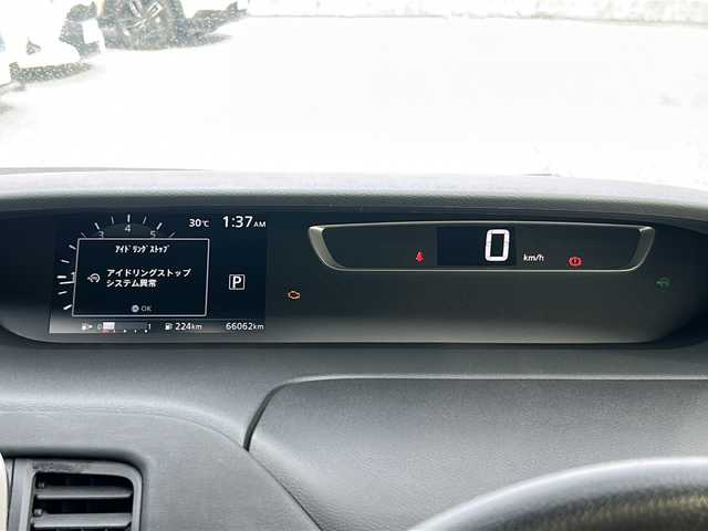 日産 セレナ ハイウェイスター Vセレクション 沖縄県 2017(平29)年 6.6万km ブリリアントホワイトパール 県外仕入　/禁煙車　　/純正７型ナビ　ＡＭ／ＦＭ／ＣＤ／ＤＶＤ／ＢＴ　/両側パワスラ　/バックモニター　/後席モニター　/フルセグＴＶ　/衝突軽減　/クルコン　/ドラレコ　/純正１６ＡＷ　/純正フロアマット/オートライト