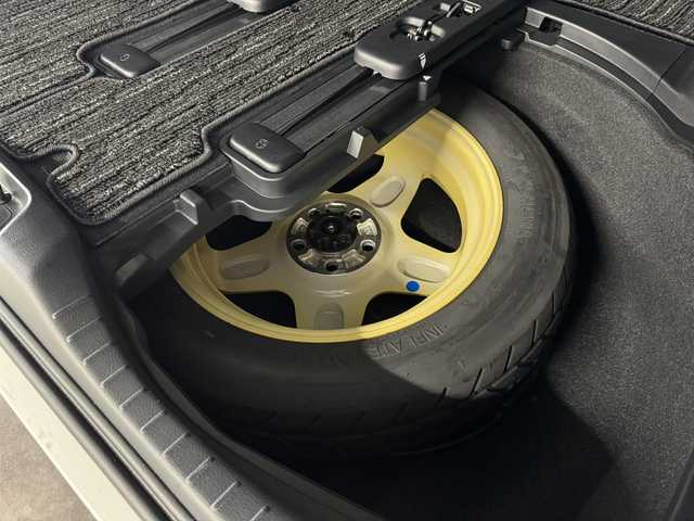 トヨタ ヴェルファイア Z ゴールデンアイズ 三重県 2020(令2)年 5万km ホワイトパールクリスタルシャイン ガソリン/FF/MTモード付インパネCVT/純正 9インチディスプレイオーディオ（ナビ搭載）/（AM/FM/TV/Bluetooth/USB/iPod/Miracast/AppleCarPlay/AndroidAuto）/純正12.1インチ後席モニター V12T-R68C/バックカメラ/両側パワースライドドア/ビルトイン ETC/Toyota Safety Sense/・プリクラッシュセーフティ/・レーントレーシングアシスト/・レーダークルコン（全車速追従機能付）/・インテリジェントクリアランスソナー（パーキングサポートブレーキ（静止物））/・【OP】ブラインドスポットモニター＆リヤクロストラフィックアラート/・アダプティブハイビームシステム/・ロードサインアシスト/・先行車発進告知機能/装備/・【OP】デジタルインナーミラー/・【OP】寒冷地仕様（リヤフォグランプ、ウインドシールドデアイサー、ワイパーモーター・オルタネータ容量＆エンジン冷却液濃度UP、補助ヒーターなど）/・ハーフレザーシート/・パワーバックドア/・2ndシートオットマン/・AC100Vコンセント（100W）/・左右＆後席独立オートエアコン/・3眼LEDヘッドランプ/・純正18inAW/・スマートキーx2、リモコンE/Gスターターx1/など