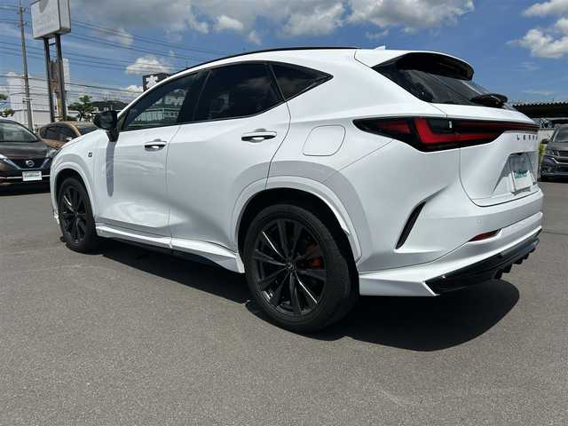 レクサス ＮＸ 350h Fスポーツ 岡山県 2023(令5)年 2.4万km ホワイトノーヴァガラスフレーク 登録時走行距離23412km/ワンオーナー/純正14インチナビ/フルセグTV(AM.FM.CD.DVD.TV.BT)/TRDエアロ/パノラマルーフ/全方位カメラ/ビルトインETC2.0/ブラインドスポットモニター/ドライブレコーダー/オレンジキャリパー/シートヒーター/エアシート/クリアランスソナー/衝突軽減ブレーキ/レーダークルーズコントロール/レーンキープアシスト/オートマチックハイビーム/電動リアゲート/20インチ純正AW/純正フロアマット