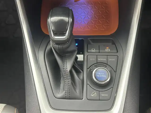 トヨタ ＲＡＶ４ アドベンチャー 熊本県 2021(令3)年 3.7万km アッシュグレーメタリック/アーバンカーキ ワンオーナー車/サンルーフ/アルパインナビ（ApplCarPlay・BT・フルセグ・SD・USB）/バックカメラ/レザーシート/前席エアシート/前席シートヒーター/運転席パワーシート/ステアリングヒーター/トヨタセーフティーセンス/・プリクラッシュセーフティ/・レーンキープアシスト/・ブラインドスポットモニター/・リアクロストラフィックアラート/・ロードサインアシスト/・レーダークルーズコントロール/・オートハイビーム/横滑り防止/アイドリングストップ/ダウンヒルアシスト/デジタルインナーミラー/前後クリアランスソナー/純正フロアゴムマット/純正19インチAW/オートライト/LEDヘッドライト/フォグライト/スマートキー/プッシュスタート/スペアキー1本/保証書/取扱説明書