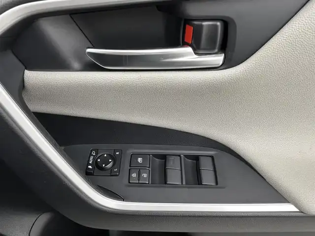 トヨタ ＲＡＶ４ アドベンチャー 熊本県 2021(令3)年 3.7万km アッシュグレーメタリック/アーバンカーキ ワンオーナー車/サンルーフ/アルパインナビ（ApplCarPlay・BT・フルセグ・SD・USB）/バックカメラ/レザーシート/前席エアシート/前席シートヒーター/運転席パワーシート/ステアリングヒーター/トヨタセーフティーセンス/・プリクラッシュセーフティ/・レーンキープアシスト/・ブラインドスポットモニター/・リアクロストラフィックアラート/・ロードサインアシスト/・レーダークルーズコントロール/・オートハイビーム/横滑り防止/アイドリングストップ/ダウンヒルアシスト/デジタルインナーミラー/前後クリアランスソナー/純正フロアゴムマット/純正19インチAW/オートライト/LEDヘッドライト/フォグライト/スマートキー/プッシュスタート/スペアキー1本/保証書/取扱説明書