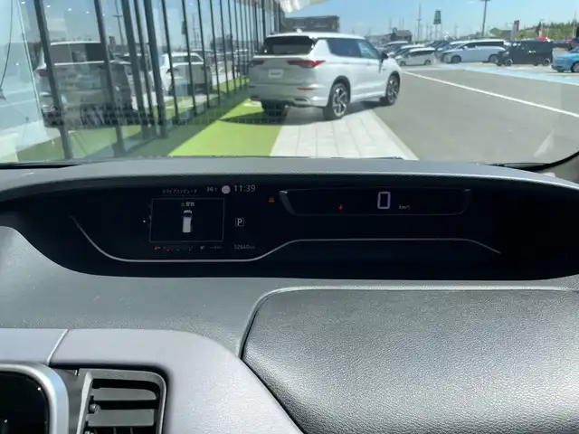 日産 セレナ ハイウェイスター V 愛知県 2021(令3)年 5.3万km ダイヤモンドブラック 純正10型ナビ/フルセグTV/CD/DVD再生/Bluetooth接続/アラウンドニューモニター/純正フリップダウンモニター/衝突被害軽減ブレーキ/車線逸脱警報機能/ブラインドスポットモニター/両側電動スライドドア/レーダークルーズコントロール/コーナーセンサー/純正アルミホイール/ETC/純正LEDヘッドライト/ステアリングヒーター/インテリジェントルームミラー/リアオートエアコン/ドライブレコーダー/ステアリングスイッチ/スマートキー/プッシュスタート