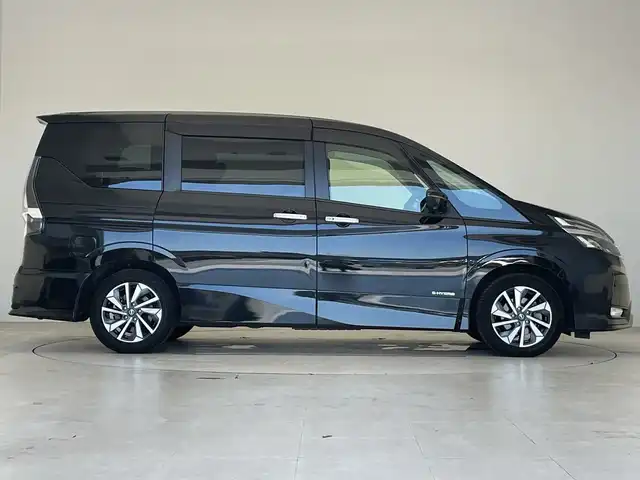 日産 セレナ ハイウェイスター V 愛知県 2021(令3)年 5.3万km ダイヤモンドブラック 純正10型ナビ/フルセグTV/CD/DVD再生/Bluetooth接続/アラウンドニューモニター/純正フリップダウンモニター/衝突被害軽減ブレーキ/車線逸脱警報機能/ブラインドスポットモニター/両側電動スライドドア/レーダークルーズコントロール/コーナーセンサー/純正アルミホイール/ETC/純正LEDヘッドライト/ステアリングヒーター/インテリジェントルームミラー/リアオートエアコン/ドライブレコーダー/ステアリングスイッチ/スマートキー/プッシュスタート