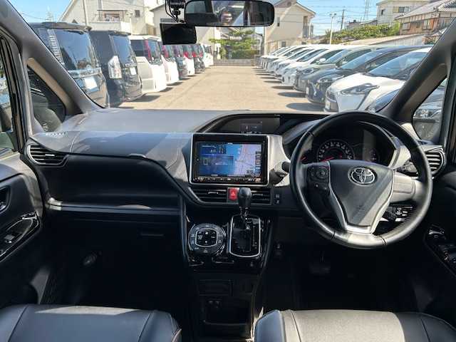 トヨタ ノア Si ダブルバイビーⅡ 大阪府 2020(令2)年 3.8万km ブラック 社外9インチナビ(BT/CD/DVD/SD/フルセグ)/社外12.1インチフリップダウンモニター/バックカメラ/衝突被害軽減システム/レーンキープアシスト/コーナーセンサー/オートライト/オートマチックハイビーム/クルーズコントロール/アイドリングストップ/純正アルミホイール/社外フロアマット/両側パワースライドドア/ハーフレザー/社外前後ドライブレコーダー/ビルトインETC/LEDヘッドライト/スマートキー×1