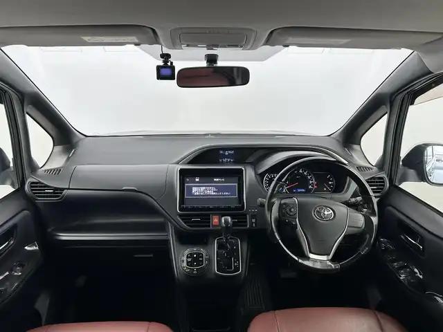 トヨタ ヴォクシー ZS 煌 愛知県 2015(平27)年 6万km ブラック トヨタセーフティセンス/　　・プリクラッシュセーフティ/　　・レーンディバーチャーアラート/　　・オートマチックハイビーム/純正9インチナビ/　　CD/DVD/BT/フルセグ/バックカメラ/ビルトインETC/後席フリップダウンモニター/キャプテンシート/両側パワースライドドア/ローダウン/純正LEDヘッドライト/フォグランプ/純正16インチアルミホイール