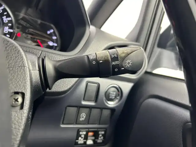 トヨタ ヴォクシー ZS 煌 愛知県 2015(平27)年 6万km ブラック トヨタセーフティセンス/　　・プリクラッシュセーフティ/　　・レーンディバーチャーアラート/　　・オートマチックハイビーム/純正9インチナビ/　　CD/DVD/BT/フルセグ/バックカメラ/ビルトインETC/後席フリップダウンモニター/キャプテンシート/両側パワースライドドア/ローダウン/純正LEDヘッドライト/フォグランプ/純正16インチアルミホイール
