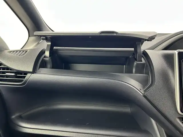 トヨタ ヴォクシー ZS 煌 愛知県 2015(平27)年 6万km ブラック トヨタセーフティセンス/　　・プリクラッシュセーフティ/　　・レーンディバーチャーアラート/　　・オートマチックハイビーム/純正9インチナビ/　　CD/DVD/BT/フルセグ/バックカメラ/ビルトインETC/後席フリップダウンモニター/キャプテンシート/両側パワースライドドア/ローダウン/純正LEDヘッドライト/フォグランプ/純正16インチアルミホイール