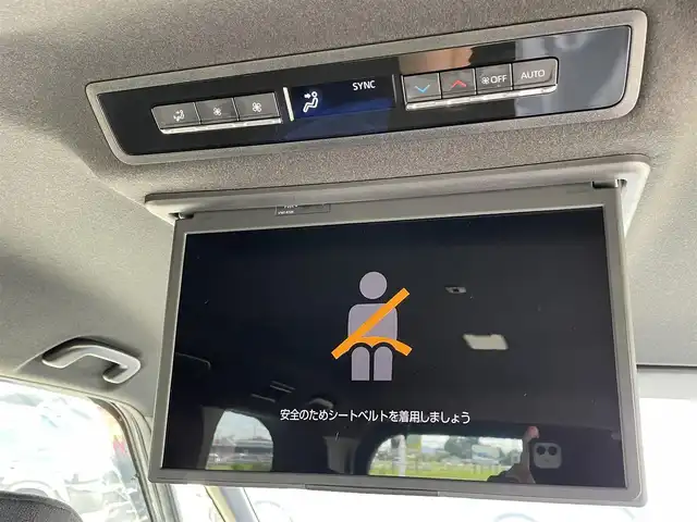 トヨタ ヴォクシー S－G 佐賀県 2022(令4)年 1.4万km マッシブグレー 純正10.5型ディスプレイオーディオ/・AM/FM/CD/DVD/フルセグ/BT//・Appple Car Play/Android Auto//・パノラミックビューモニター/・TVキャンセラー/純正フリップダウダウン14インチ有機ELモニター/両側パワースライドドア/アダプティブLEDヘッドライト/純正フロアマット/USB入力端子/シートヒーター「運転席/助手席」/スマートキー/純正16インチアルミホイール/新車保証書/取扱説明書/スペアキー1本/トヨタセーフティーセンス/・プリクラッシュセーフティー/・レーダークルーズコントロール（全車速追従機能付き）/・レーントレーシングアシスト/・レーンディパーチャーアラート/・プロアクティブドライビングアシスト/・発進遅れ告知機能/・インテリジェントクリアランスソナー/・パーキングサポートブレーキ