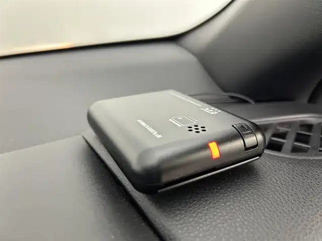 トヨタ ヤリス X 道央・札幌 2023(令5)年 1.3万km プラチナホワイトパールマイカ ・４WD/・寒冷地仕様/・純正ディスプレイオーディオ/　ナビ/BT/USB/miracast/・バックカメラ/・ETC/・トヨタセーフティセンス/・プリクラッシュセーフティ/・レーダークルーズコントロール/・レーントレーシングアシスト/・ロードサインアシスト/・クリアランスソナー/・オートハイビーム/・プッシュスタート/・スマートキー/・フロアマット