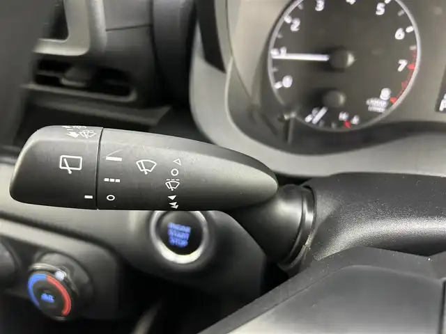 トヨタ ヤリス X 道央・札幌 2023(令5)年 1.3万km プラチナホワイトパールマイカ ・４WD/・寒冷地仕様/・純正ディスプレイオーディオ/　ナビ/BT/USB/miracast/・バックカメラ/・ETC/・トヨタセーフティセンス/・プリクラッシュセーフティ/・レーダークルーズコントロール/・レーントレーシングアシスト/・ロードサインアシスト/・クリアランスソナー/・オートハイビーム/・プッシュスタート/・スマートキー/・フロアマット