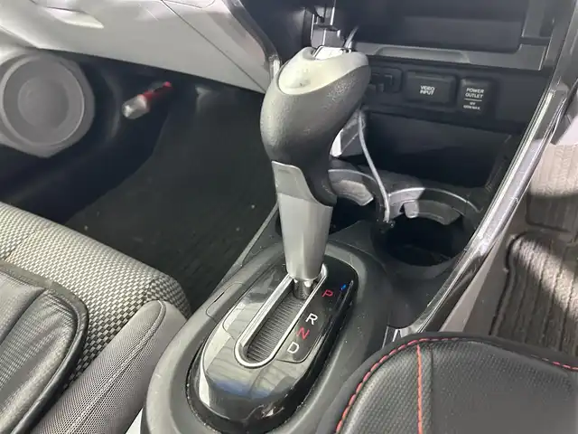 ホンダ ＣＲ－Ｚ α 佐賀県 2011(平23)年 14.3万km プレミアムホワイトパール 純正７インチナビ/(TV/CD/DVD/USB/iPod/HDD録音)/バックカメラ/ＭＴ付きＡＴ/純正１６インチアルミホイール/純正フロアマット/オートライト/ETC/横滑り防止装置/盗難防止装置