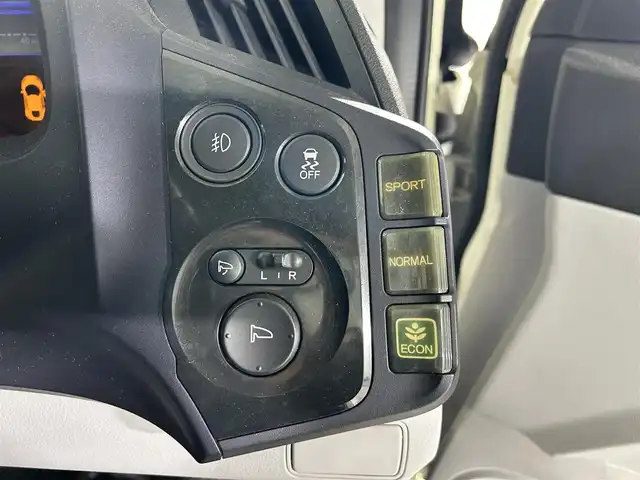 ホンダ ＣＲ－Ｚ α 佐賀県 2011(平23)年 14.3万km プレミアムホワイトパール 純正７インチナビ/(TV/CD/DVD/USB/iPod/HDD録音)/バックカメラ/ＭＴ付きＡＴ/純正１６インチアルミホイール/純正フロアマット/オートライト/ETC/横滑り防止装置/盗難防止装置