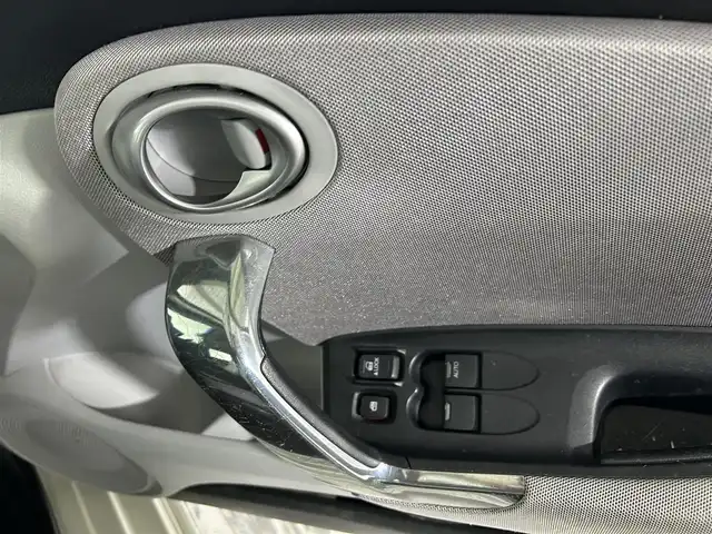 ホンダ ＣＲ－Ｚ α 佐賀県 2011(平23)年 14.3万km プレミアムホワイトパール 純正７インチナビ/(TV/CD/DVD/USB/iPod/HDD録音)/バックカメラ/ＭＴ付きＡＴ/純正１６インチアルミホイール/純正フロアマット/オートライト/ETC/横滑り防止装置/盗難防止装置