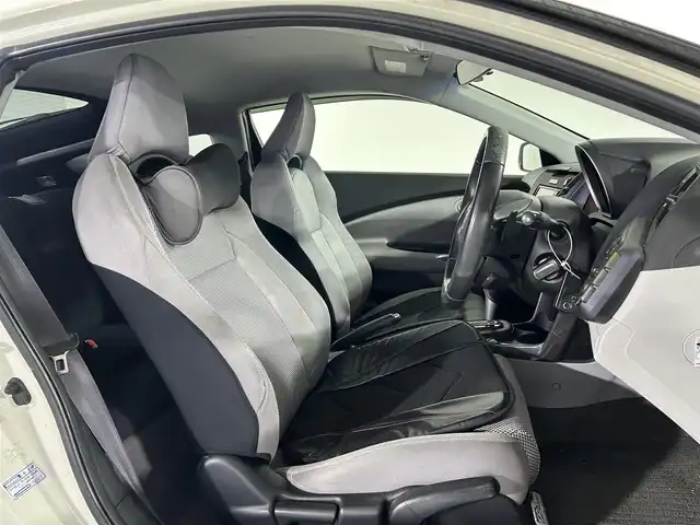 ホンダ ＣＲ－Ｚ α 佐賀県 2011(平23)年 14.3万km プレミアムホワイトパール 純正７インチナビ/(TV/CD/DVD/USB/iPod/HDD録音)/バックカメラ/ＭＴ付きＡＴ/純正１６インチアルミホイール/純正フロアマット/オートライト/ETC/横滑り防止装置/盗難防止装置