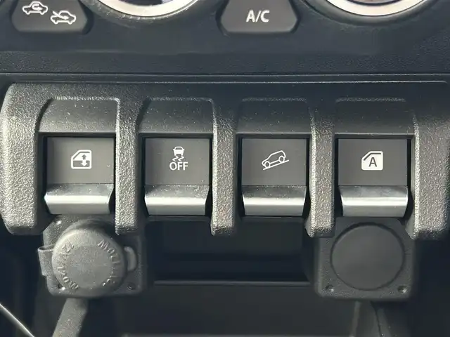 スズキ ジムニー ノマド FC 愛媛県 2025(令7)年 0.3万km 黒 登録時走行距離:2251km/社外オーディオ/AM/FM/Bluetooth/Apple car play/4WD/Bカメラ/追従クルコン/レーンキープアシスト/衝突軽減システム/横滑り防止装置/LEDヘッドライト/オートライト/エンジンスタートボタン/スマートキー/シートヒーター/純正アルミホイール/純正フロアマット