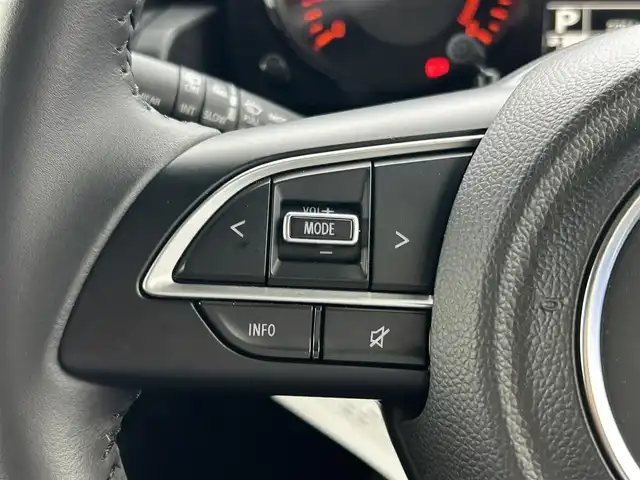 スズキ ジムニー ノマド FC 愛媛県 2025(令7)年 0.3万km 黒 登録時走行距離:2251km/社外オーディオ/AM/FM/Bluetooth/Apple car play/4WD/Bカメラ/追従クルコン/レーンキープアシスト/衝突軽減システム/横滑り防止装置/LEDヘッドライト/オートライト/エンジンスタートボタン/スマートキー/シートヒーター/純正アルミホイール/純正フロアマット