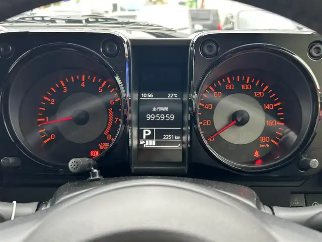 スズキ ジムニー ノマド FC 愛媛県 2025(令7)年 0.3万km 黒 登録時走行距離:2251km/社外オーディオ/AM/FM/Bluetooth/Apple car play/4WD/Bカメラ/追従クルコン/レーンキープアシスト/衝突軽減システム/横滑り防止装置/LEDヘッドライト/オートライト/エンジンスタートボタン/スマートキー/シートヒーター/純正アルミホイール/純正フロアマット