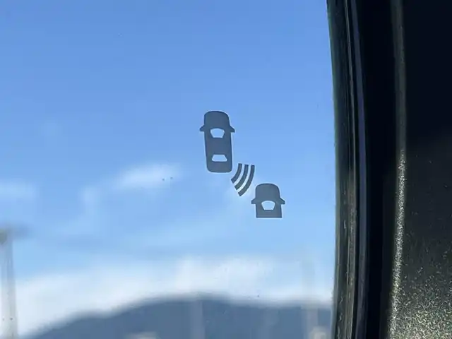 日産 セレナ e－パワー ハイウェイスター V 奈良県 2020(令2)年 6.7万km ダークメタルグレー 純正SDナビ　/フルセグ　/DVD　/Bluetooth　/USB/AUX入力　/全方位カメラ　/ETC　/フリップダウンモニター/前後ドライブレコーダー　/デジタルインナーミラー/追従型クルーズコントロール　/両側パワースライドドア　/ステアリングヒーター/前席シートヒーター　/純正フロアマット/純正アルミホイール/衝突被害軽減ブレーキ/横滑り防止装置/車線逸脱警報/オートLEDライト/W+サイド+カーテンエアバッグ/スペアキー1本