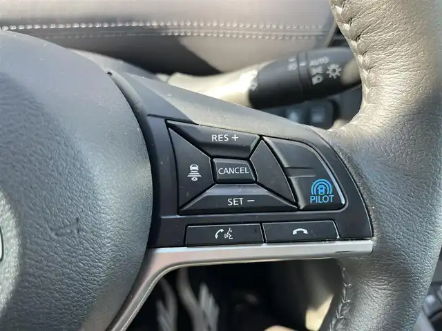 日産 セレナ e－パワー ハイウェイスター V 奈良県 2020(令2)年 6.7万km ダークメタルグレー 純正SDナビ　/フルセグ　/DVD　/Bluetooth　/USB/AUX入力　/全方位カメラ　/ETC　/フリップダウンモニター/前後ドライブレコーダー　/デジタルインナーミラー/追従型クルーズコントロール　/両側パワースライドドア　/ステアリングヒーター/前席シートヒーター　/純正フロアマット/純正アルミホイール/衝突被害軽減ブレーキ/横滑り防止装置/車線逸脱警報/オートLEDライト/W+サイド+カーテンエアバッグ/スペアキー1本