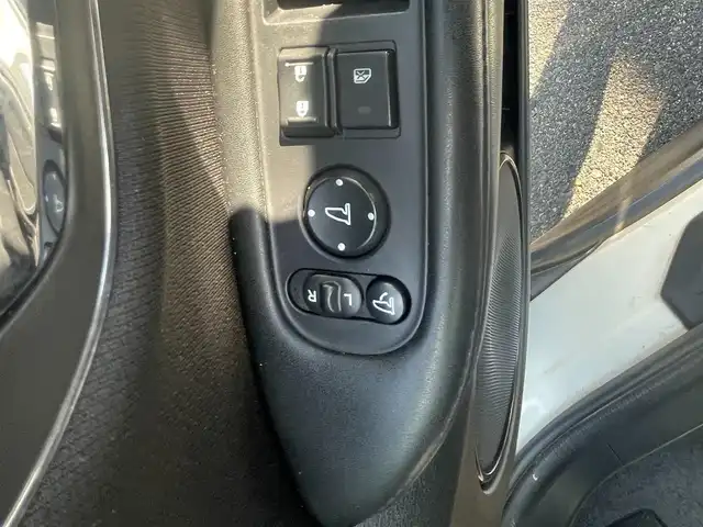 ホンダ ヴェゼル ハイブリッド X Lパッケージ 岡山県 2014(平26)年 11.3万km ホワイトオーキッドパール (株)IDOMが運営する【じしゃロン岡山店】の自社ローン専用車両になります。こちらは現金またはオートローンご利用時の価格です。自社ローンご希望の方は別途その旨お申付け下さい/純正8インチナビ/Bluetooth/バックカメラ/LEDヘッドライト/ハーフレザーシート/純正17インチAW/クルコン