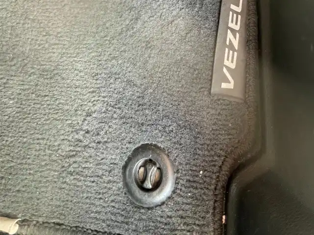 ホンダ ヴェゼル ハイブリッド X Lパッケージ 岡山県 2014(平26)年 11.3万km ホワイトオーキッドパール (株)IDOMが運営する【じしゃロン岡山店】の自社ローン専用車両になります。こちらは現金またはオートローンご利用時の価格です。自社ローンご希望の方は別途その旨お申付け下さい/純正8インチナビ/Bluetooth/バックカメラ/LEDヘッドライト/ハーフレザーシート/純正17インチAW/クルコン