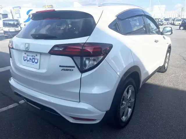 ホンダ ヴェゼル ハイブリッド X Lパッケージ 岡山県 2014(平26)年 11.3万km ホワイトオーキッドパール (株)IDOMが運営する【じしゃロン岡山店】の自社ローン専用車両になります。こちらは現金またはオートローンご利用時の価格です。自社ローンご希望の方は別途その旨お申付け下さい/純正8インチナビ/Bluetooth/バックカメラ/LEDヘッドライト/ハーフレザーシート/純正17インチAW/クルコン