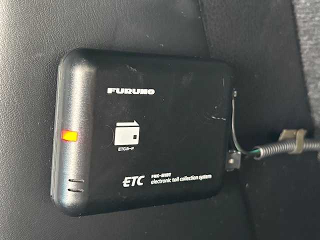 トヨタ ハリアー エレガンス 宮城県 2014(平26)年 6.2万km スパークリングブラックパールクリスタルシャイン 登録時走行距離６２０９５ｋｍ/LEDヘッドライト/純正アルミホイール/社外ナビ/・CD/DVD/・フルセグ/・SDサーバー/・FM/AM/プッシュスタート/スマートキー/クリアランスソナー/横滑り防止機能/ETC/パワーシート/フロアマット/オートライト/ステアリングリモコン/フォグランプ/ウインカーミラー/補助ミラー