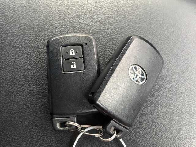 トヨタ ハリアー エレガンス 宮城県 2014(平26)年 6.2万km スパークリングブラックパールクリスタルシャイン 登録時走行距離６２０９５ｋｍ/LEDヘッドライト/純正アルミホイール/社外ナビ/・CD/DVD/・フルセグ/・SDサーバー/・FM/AM/プッシュスタート/スマートキー/クリアランスソナー/横滑り防止機能/ETC/パワーシート/フロアマット/オートライト/ステアリングリモコン/フォグランプ/ウインカーミラー/補助ミラー