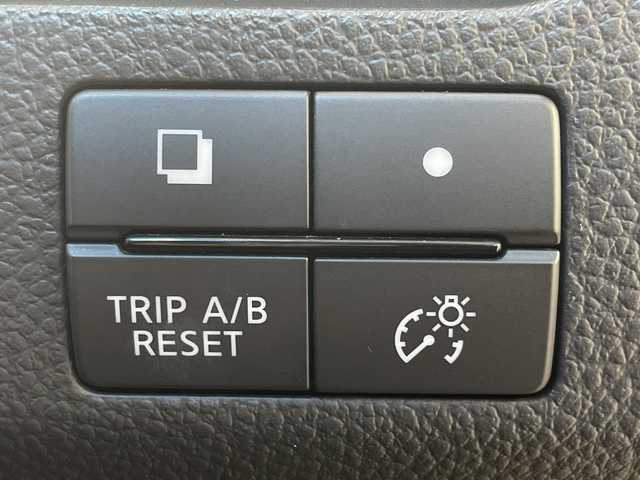 日産 セレナ ライダーパフォ B ZZ S HV 神奈川県 2015(平27)年 5.8万km ブリリアントホワイトパール 純正8インチナビゲーション【MM514D-L】/（AM　FM フルセグ　Bluetooth　CD　DVD　AUX　USB）/アラウンドビューモニター/純正フリップダウンモニター/両側パワースライドドア/クルーズコントロール/ETC/純正フロアマット/ステアリングスイッチ/プッシュスタート/スマートキー/LEDヘッドライト/オートライト/フォグランプ/純正17インチアルミホイル/ドアバイザー/エマージェンシーブレーキ/VDC/LDW