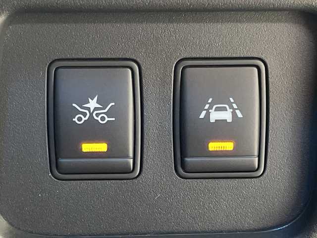 日産 セレナ ライダーパフォ B ZZ S HV 神奈川県 2015(平27)年 5.8万km ブリリアントホワイトパール 純正8インチナビゲーション【MM514D-L】/（AM　FM フルセグ　Bluetooth　CD　DVD　AUX　USB）/アラウンドビューモニター/純正フリップダウンモニター/両側パワースライドドア/クルーズコントロール/ETC/純正フロアマット/ステアリングスイッチ/プッシュスタート/スマートキー/LEDヘッドライト/オートライト/フォグランプ/純正17インチアルミホイル/ドアバイザー/エマージェンシーブレーキ/VDC/LDW