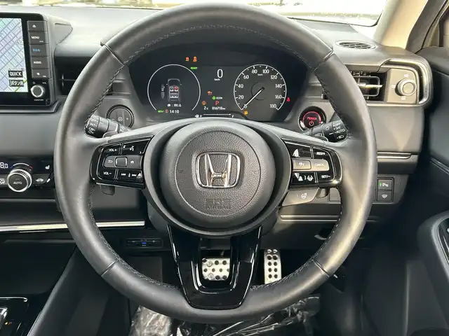 ホンダ ヴェゼル ハイブリッド e:HEV Z 道北・旭川 2021(令3)年 1.7万km サンドカーキパール ・4WD/・Honda SENSING/　衝突軽減ブレーキ/　踏み間違い衝突軽減システム/　路外逸脱抑制機能/　歩行者事故低減ステアリング/　渋滞追従機能付アダプティブクルーズコントロール/　車線維持支援システム/　先行車発進お知らせ機能/　標識認識機能/　パーキングセンサーシステム/・純正ナビ/　CD&DVD&USB&BT&TV/・バックカメラ/・パワーバックドア/・ETC/・ハーフレザーシート/・シートヒーター前席/・ドアバイザー/・LEDヘッドライト/・オートハイビーム