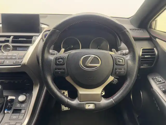 レクサス ＮＸ 300h Fスポーツ 兵庫県 2015(平27)年 5.6万km スターライトブラックガラスフレーク 純正SDナビ/（CD/DVD/SD/Bluetooth/フルセグTV）/バックカメラ/パノラミックビューモニター/レーンディパーチャーアラート/ブラインドスポットモニター/プリクラッシュセーフティー/横滑り防止装置/カーテンエアバッグ/レーンキープアシスト/盗難防止装置/コーナーセンサー（前後）/アダクティブクルーズコントロール/レザーシート/シートヒーター（D/N席）/ベンチレーション（D/N席）/パワーシート（D/N席）/ステアリングヒーター/パドルシフト/ビルトインETC2.0/3眼LEDヘッドライト/LEDフォグランプ/オートライト/オートマチックハイビーム/前方ドライブレコーダー/純正18インチアルミホイール/純正フロアマット/AC100Vコンセント/OPスペアタイヤ/スマートキー