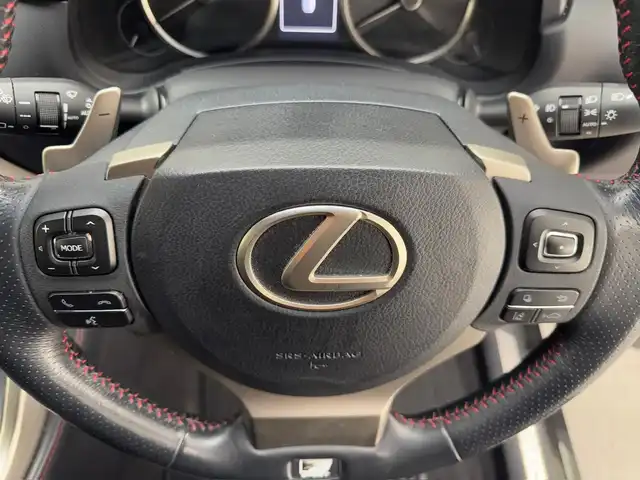 レクサス ＮＸ 300h Fスポーツ 兵庫県 2015(平27)年 5.6万km スターライトブラックガラスフレーク 純正SDナビ/（CD/DVD/SD/Bluetooth/フルセグTV）/バックカメラ/パノラミックビューモニター/レーンディパーチャーアラート/ブラインドスポットモニター/プリクラッシュセーフティー/横滑り防止装置/カーテンエアバッグ/レーンキープアシスト/盗難防止装置/コーナーセンサー（前後）/アダクティブクルーズコントロール/レザーシート/シートヒーター（D/N席）/ベンチレーション（D/N席）/パワーシート（D/N席）/ステアリングヒーター/パドルシフト/ビルトインETC2.0/3眼LEDヘッドライト/LEDフォグランプ/オートライト/オートマチックハイビーム/前方ドライブレコーダー/純正18インチアルミホイール/純正フロアマット/AC100Vコンセント/OPスペアタイヤ/スマートキー