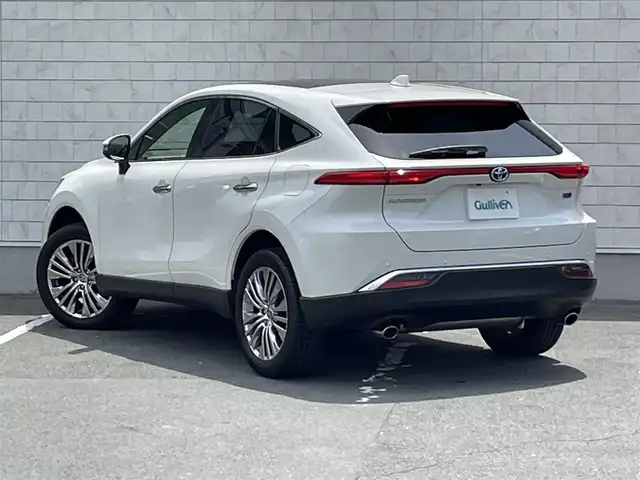 トヨタ ハリアー ハイブリッド Z レザーパッケージ 愛知県 2021(令3)年 3.1万km ホワイトパールクリスタルシャイン ・ワンオーナー/・純正JBLサウンドディスプレイオーディオ（ナビ有り）/・フルセグTV/・調光式パノラマルーフ/・Bluetooth/USB/AUX接続/・全方位カメラ/・コーナーセンサー/・純正デジタルインナーミラー（後方撮影内蔵）/・本革シート/・パワーシート（D/N）/・シートヒーター（D/N）/・シートベンチレーション（D/N）/・電動チルト&テレスコピック/・純正19インチアルミホイール/・パワーバックドア/・ステアリングヒーター/・充電用USBポート/・アダプティブクルーズコントロール/・純正LEDヘッドライト/・オートマチックハイビーム/・ヘッドアップディスプレイ/・衝突軽減ブレーキ/・レーンキープアシスト/・ブラインドスポットモニター/・セルスターレーダー探知機/・純正ラゲッジマット