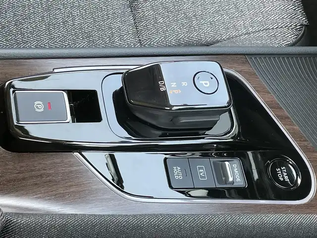 日産 オーラ G 山口県 2023(令5)年 1.2万km ピュアホワイトパール 社外ナビ CD BT/アラウンドビューモニター/デジタルインナーミラー/シーケンシャルウィンカー/LEDオートヘッドライト/フォグライト /ブラインドスポットモニタ/ETC/スマートキー/コーナーセンサー /衝突被害軽減ブレーキ/レーンアシスト/革巻きステアリング/ドラレコ/禁煙