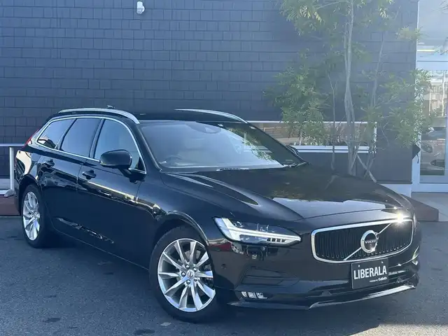 ボルボ Ｖ９０ T5 モメンタム 滋賀県 2018(平30)年 4.2万km オニキスブラックP レザーシート／タン/シートヒーター/純正ナビ/フルセグテレビ/３６０°カメラ/パーキングアシスト/パワーバックドア/LEDヘッドライト/ACC/LKA/BUS/ETC