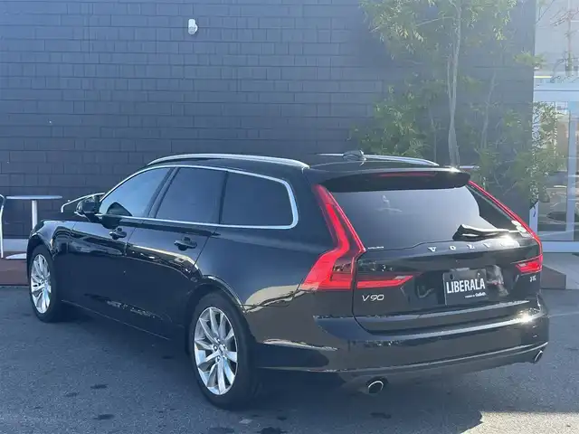 ボルボ Ｖ９０ T5 モメンタム 滋賀県 2018(平30)年 4.2万km オニキスブラックP レザーシート／タン/シートヒーター/純正ナビ/フルセグテレビ/３６０°カメラ/パーキングアシスト/パワーバックドア/LEDヘッドライト/ACC/LKA/BUS/ETC