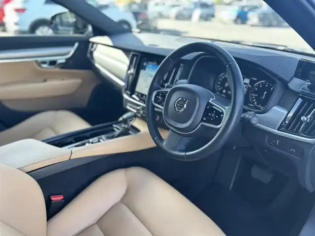 ボルボ Ｖ９０ T5 モメンタム 滋賀県 2018(平30)年 4.2万km オニキスブラックP レザーシート／タン/シートヒーター/純正ナビ/フルセグテレビ/３６０°カメラ/パーキングアシスト/パワーバックドア/LEDヘッドライト/ACC/LKA/BUS/ETC