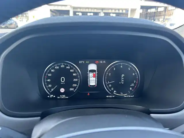 ボルボ Ｖ９０ T5 モメンタム 滋賀県 2018(平30)年 4.2万km オニキスブラックP レザーシート／タン/シートヒーター/純正ナビ/フルセグテレビ/３６０°カメラ/パーキングアシスト/パワーバックドア/LEDヘッドライト/ACC/LKA/BUS/ETC