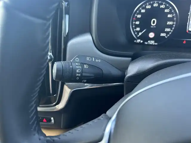 ボルボ Ｖ９０ T5 モメンタム 滋賀県 2018(平30)年 4.2万km オニキスブラックP レザーシート／タン/シートヒーター/純正ナビ/フルセグテレビ/３６０°カメラ/パーキングアシスト/パワーバックドア/LEDヘッドライト/ACC/LKA/BUS/ETC